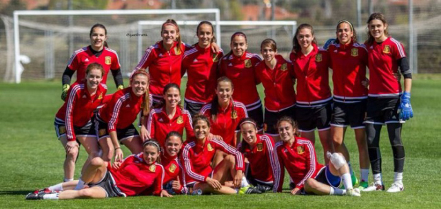 La selección española sub-19, preparada para el reto. | Foto: Juanfra Fotografía.