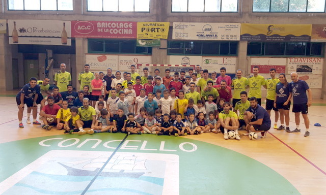 La plantilla del Palma Futsal con la cantera del Bueu
