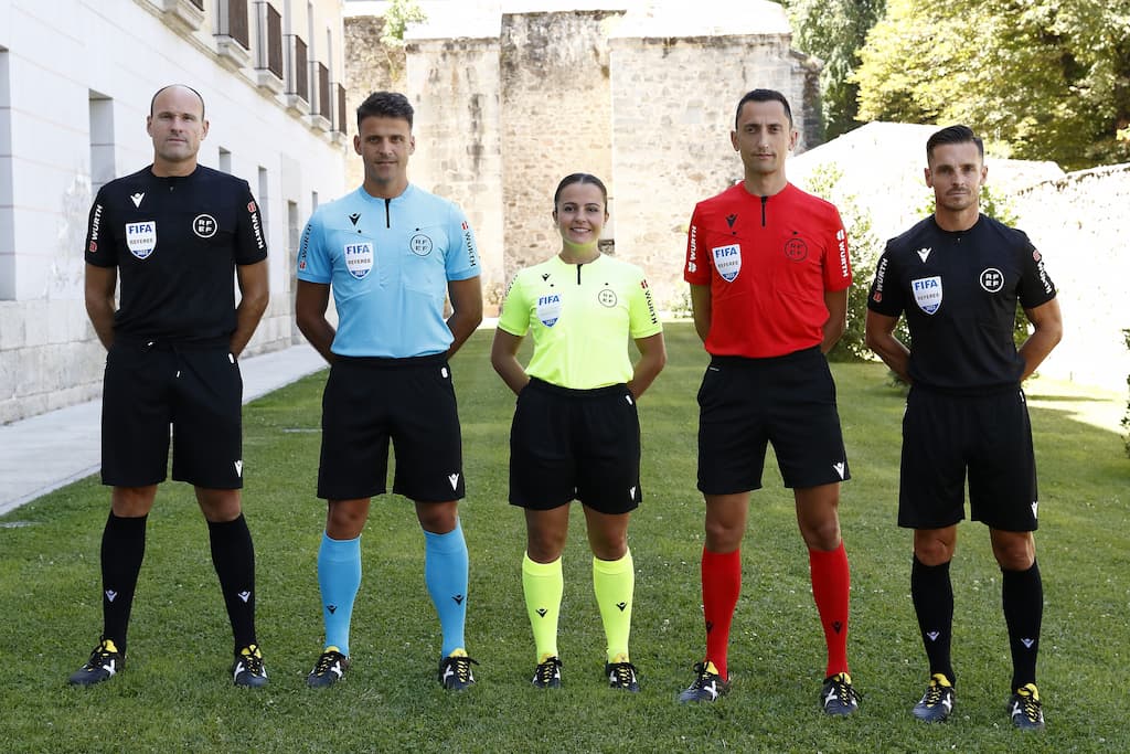 Felicidades vulgar Peculiar Estas son las equipaciones Macron que vestirán los árbitros la temporada  2022/23 | Árbitros | Deporte Balear | Deporte Balear