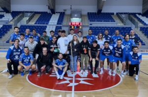 Los alumnos del IES Puig de Sa Font con los jugadores del Mallorca Palma Futsal (3)