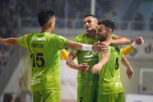 Tayebi, Mancuso y Eloy Rojas celebran un gol en Son Moix